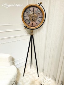ساعة ديكور بحواف البيج وأرجل ذهبية