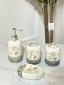 طقم مصابن 4 قطع باللون الاوف وايت وسكني