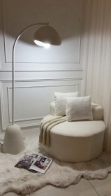 كرسي ديكور ابيض + مخدتين