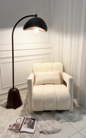 كرسي ديكور باللون الاوف وايت + مخدة بشكل مستطيل