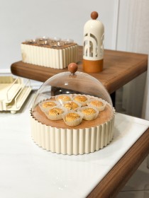 طبق تقديم حلويات دائري خشبي بقاعدة تنك وغطاء أكريلك
